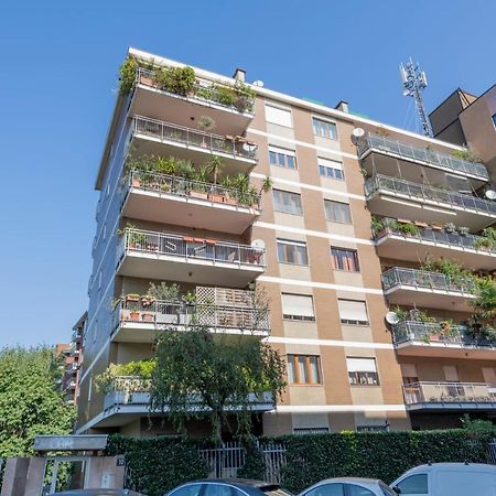 Ferrucci, 10 - Elegante Oasi Urbana A Milano Apartment Bagian luar foto
