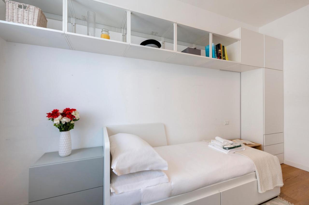 Ferrucci, 10 - Elegante Oasi Urbana A Milano Apartment Bagian luar foto