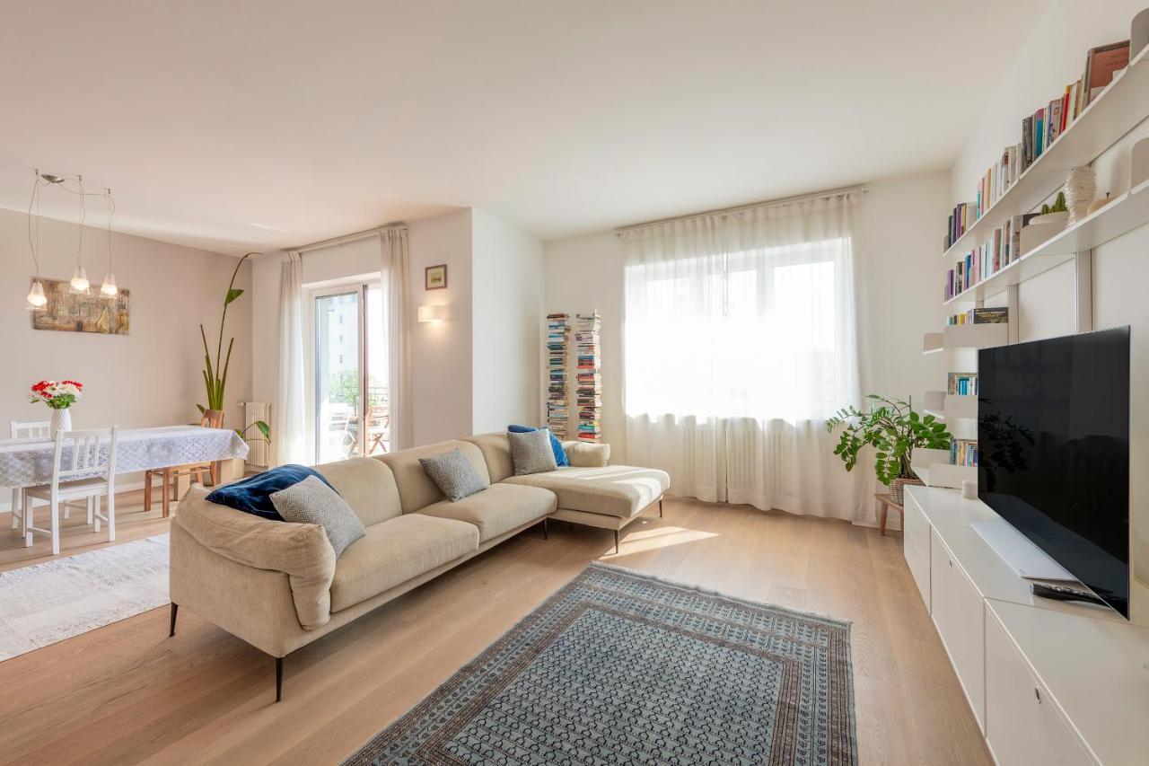 Ferrucci, 10 - Elegante Oasi Urbana A Milano Apartment Bagian luar foto