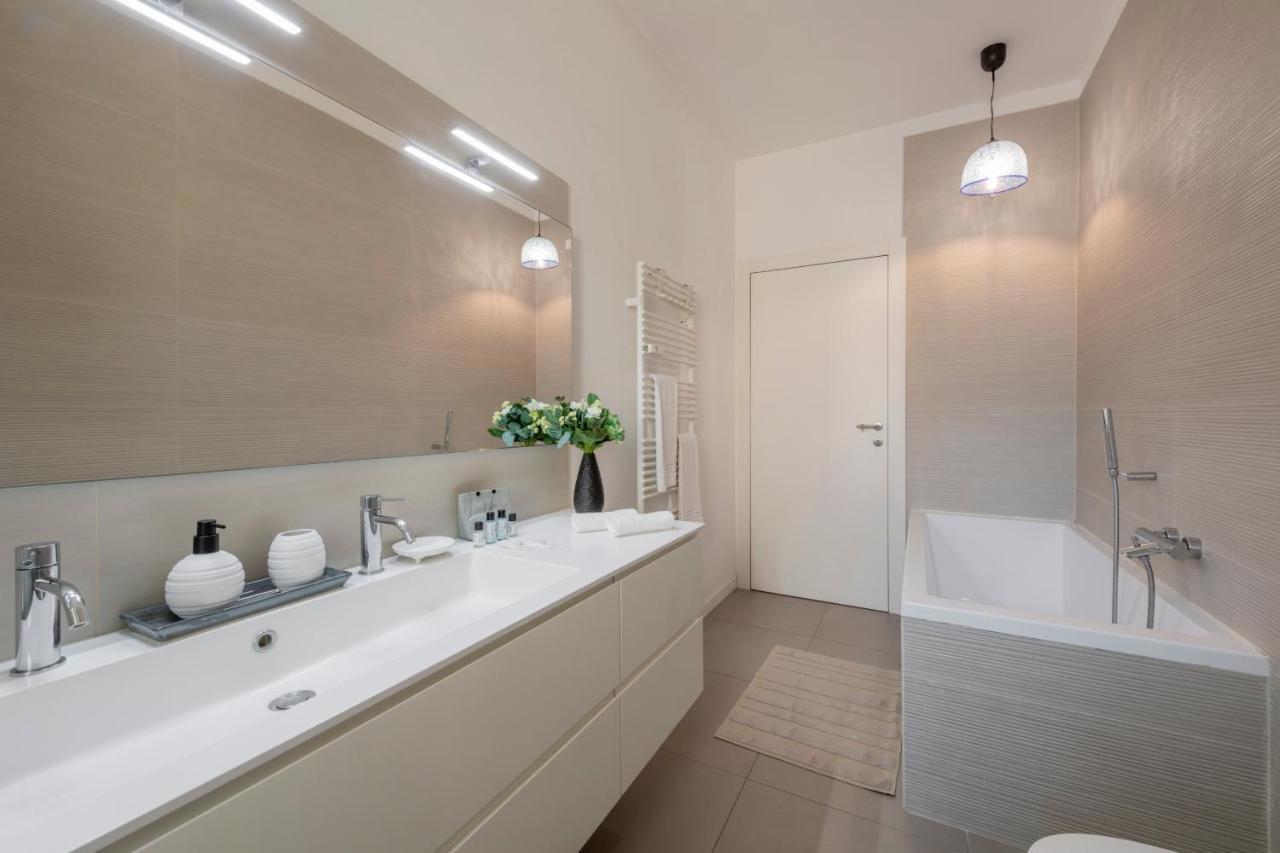 Ferrucci, 10 - Elegante Oasi Urbana A Milano Apartment Bagian luar foto