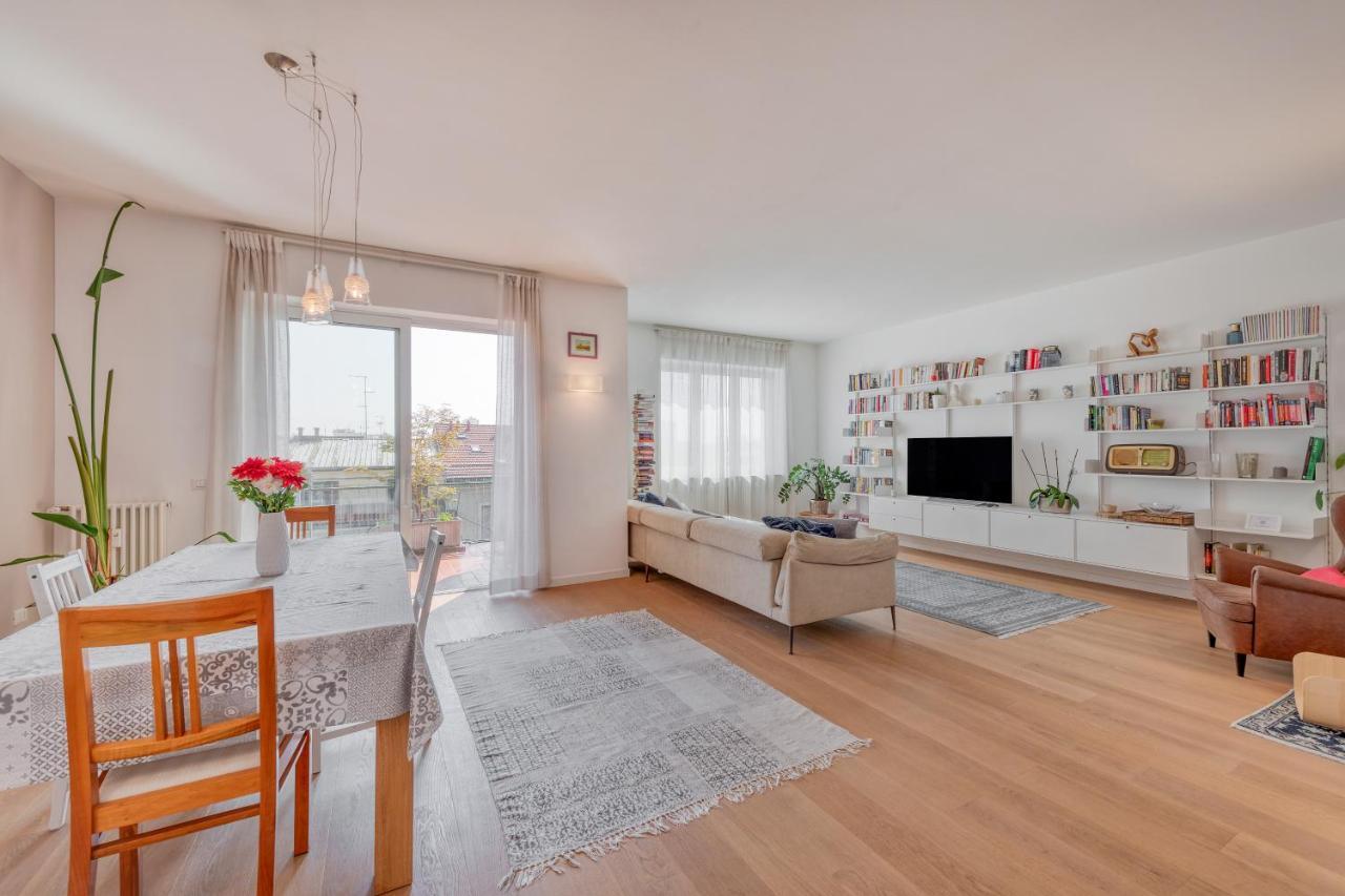 Ferrucci, 10 - Elegante Oasi Urbana A Milano Apartment Bagian luar foto