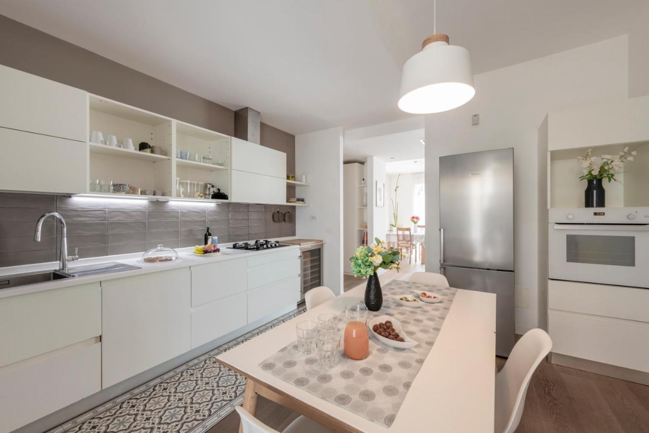 Ferrucci, 10 - Elegante Oasi Urbana A Milano Apartment Bagian luar foto
